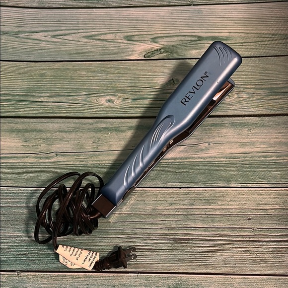 Revlon Metallic Blue Hair Straightener - Picture 1 of 2